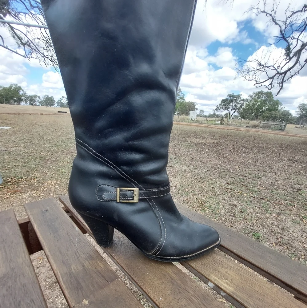 Diana Ferrari calf high black boots. Size 8 - Picture 1 of 6